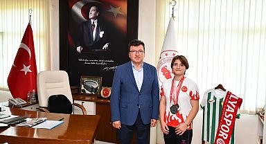 Bilek güreşinde dereceler elde eden Ayşe Büyükkaçar, ilçenin gururu oldu