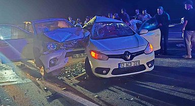 Bingöl'de otomobil ile pikap çarpıştı: 1'i ağır 3 yaralı