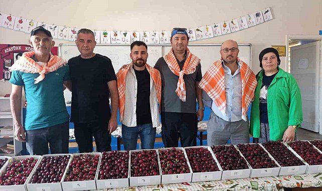 Binlerce insan Kiraz Festivali için Börez'e akın etti