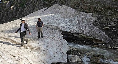 Bitlis'in kar suları Van Gölü'ne güç katıyor
