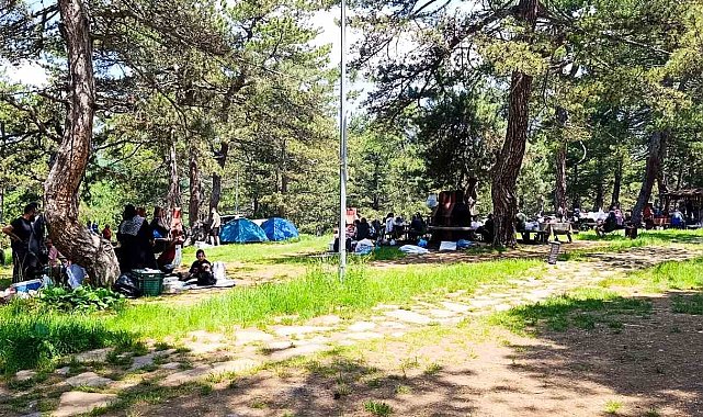 Bölgenin gözde tabiat parkı ziyaretçi akınına uğruyor