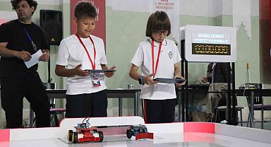Bolu'da öğrenciler tasarladıkları mini robotlarla yarıştı