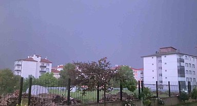Bolu'da şimşekler geceyi aydınlattı