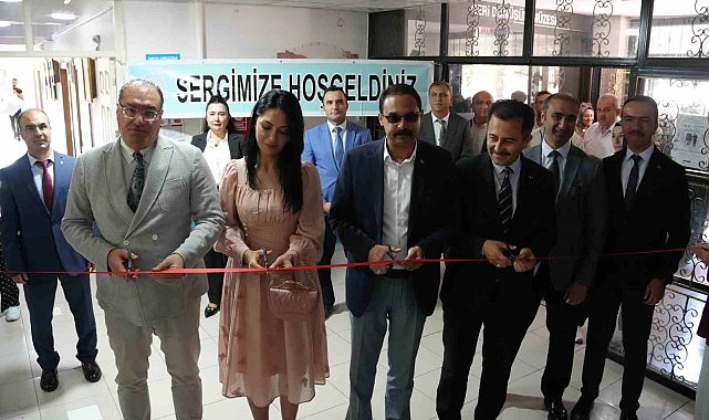 Bolvadin Halk Eğitimi Merkezinde yıl sonu sergisi açıldı