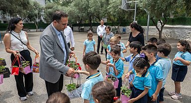 Bornovalı minik eller toprakla buluştu