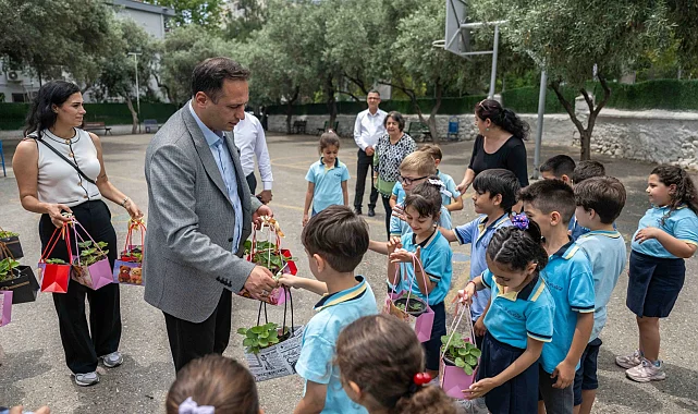 Bornovalı minik eller toprakla buluştu