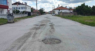 Bozuk yollar tepki çekti, mahalleli isyan etti