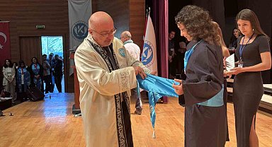 Bu üniversite kep atmıyor şed kuşanıyor