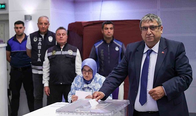 Buca Belediyesi'nde Başkanvekili CHP'li Hüseyin Benzer oldu