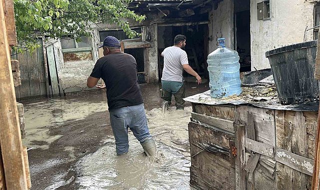 Burdur'da sağanak sonrası bazı evleri su bastı