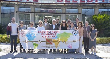 Burhaniye'de bağımlılıkla mücadelede farkındalık afişleri tanıtıldı