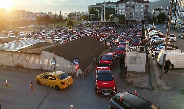 Bursa'da A Milli Takım coşkusu sokaklara taştı, 250 araçlık konvoy kenti turladı