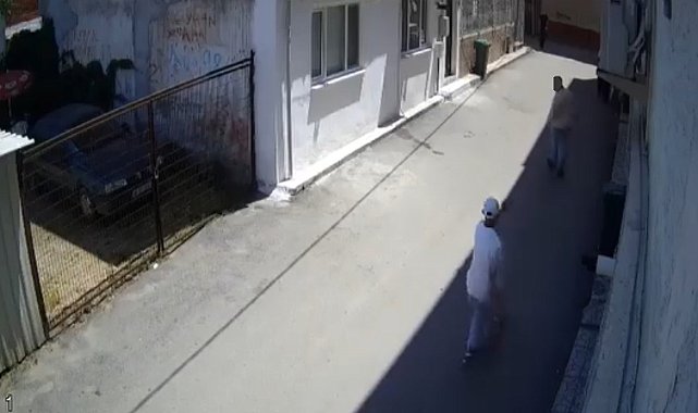 Bursa'da kurşunların havada uçuştuğu çatışma kamerada