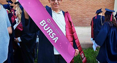 Bursa'nın aile hekimi Dr. Ahmet Kartal, 10'uncu diplomasını Eskişehir'de aldı