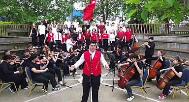 Bursa'nın genç müzisyenleri Dünya Kupası yolunda: "Bizim Çocuklar" finalde