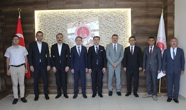 Bursa'da görev yeri değişen Başsavcı ve savcılara veda
