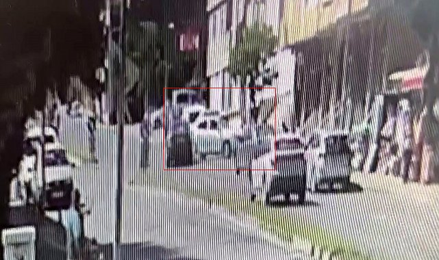 Büyükçekmece'de ehliyetsiz sürücü durağa daldı: 1 ağır yaralı