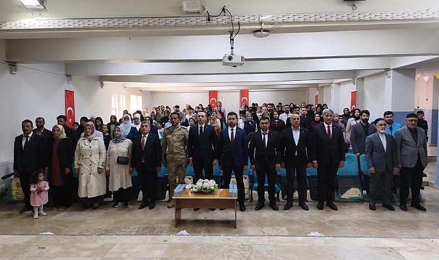 Çaldıran'da 4-6 yaş Kur'an kursu öğrencilerinin mezuniyet coşkusu