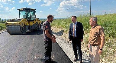 Çavdarhisar'da İlcikören bağlantı yolunda asfalt çalışmaları yerinde incelendi