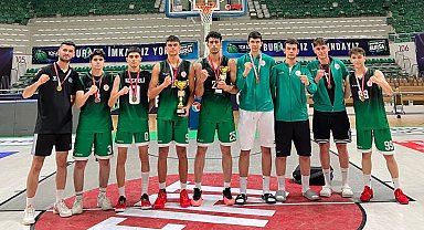 Çayırova'nın genç basketbolcuları Marmara bölge şampiyonu oldu