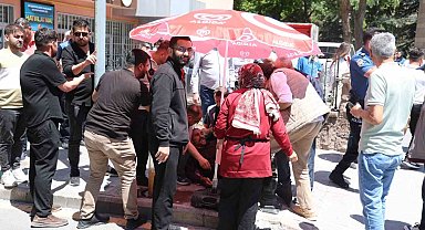 Cenaze çıkışında yol verme kavgası kanlı bitti: 1 yaralı, 2 gözaltı