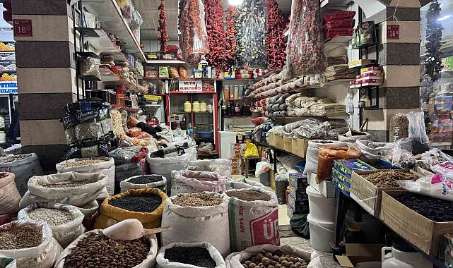 Çermik kuruyemiş pazarına yoğun ilgi