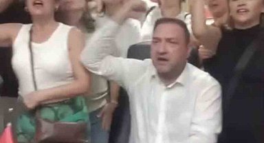 CHP İzmir'de olaylı gece: Gümrükçü il binasına girdi, taraflar arasında arbede çıktı