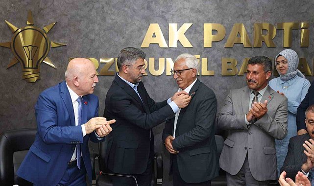 CHP'li meclis üyesi istifa ederek AK Parti'ye geçti