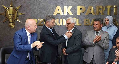 CHP'li meclis üyesi istifa ederek AK Parti'ye geçti