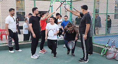 Cizre'de özel çocuklar için tenis şöleni