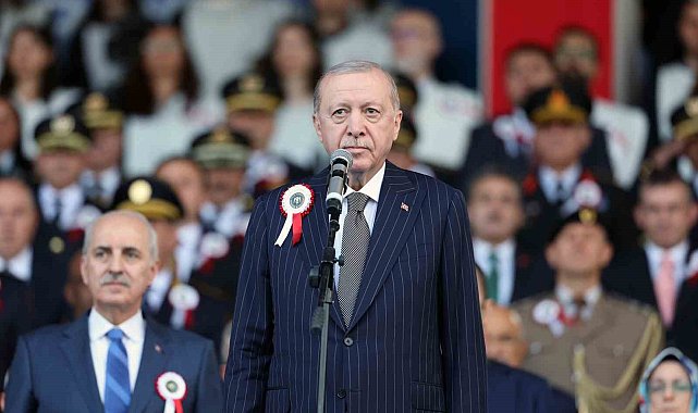 Cumhurbaşkanı Erdoğan: "Zor, hassas ve mesuliyeti fevkalade yüksek bir görevi icra eden emniyet teşkilatımızın talep ve beklentilerini asla göz ardı etmiyoruz"