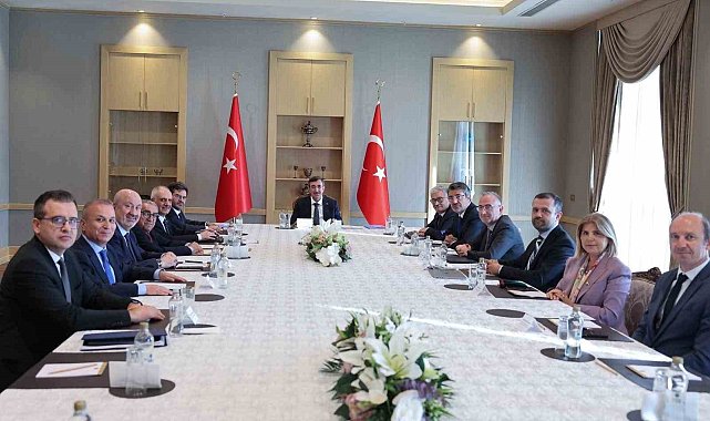 Cumhurbaşkanı Yardımcısı Yılmaz, Cumhurbaşkanlığı Ekonomi Politikaları Kurulu üyeleriyle bir araya geldi