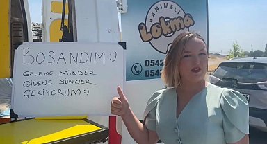 Davul zurnayla boşanmayı kutladı, lokma dağıttı