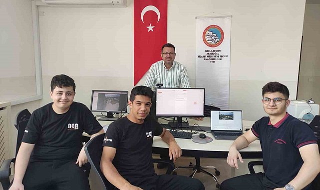 Denizlili gençlerin 'Hava kalitesini izleyen akıllı göz' projesi finale çıktı