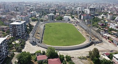 Depremde hasar alan 7 Ocak Stadyumu, yeniden yükseliyor