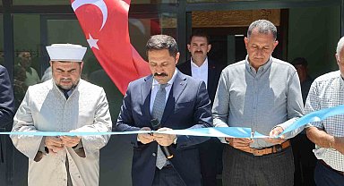 Depremin ardından inşa edilen 130'uncu cami dualarla ibadete açıldı