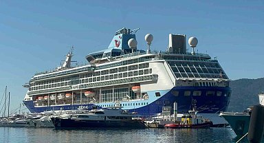 Dev gemi 2 bin500 yolcusu ile Marmaris Limanı'na demirledi