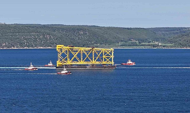 Dev sondaj platformu iskelesi Çanakkale Boğazı'ndan geçiyor