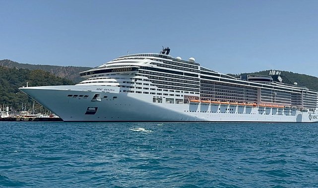 Dev yolcu gemisi 5 bin yolcusu ile Marmaris'e demir attı