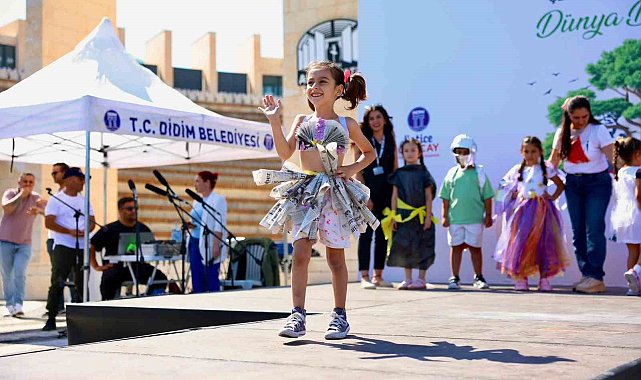 Didim'de minik tasarımcılar geri dönüşüm defilesiyle çevreye dikkat çekti