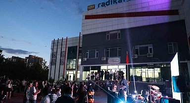 Diyarbakır'da 8'inci sınıf öğrencileri kep attı