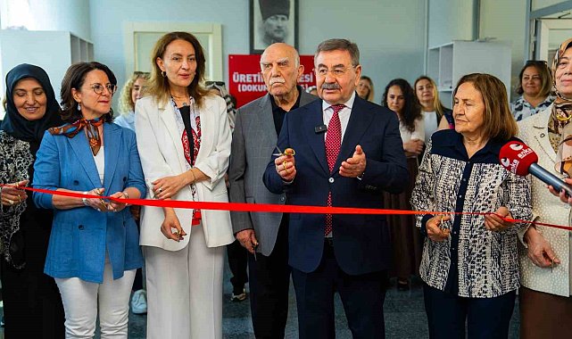 Dokuyarak atıklardan ürüne: Dokuma ve nakış atölyesi açıldı