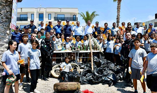 Dünya Çevre Günü'nde Silifke Sahili'nde temizlik