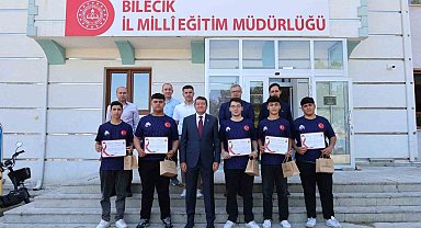 Dünya şampiyonlarına başarı belgeleri verildi
