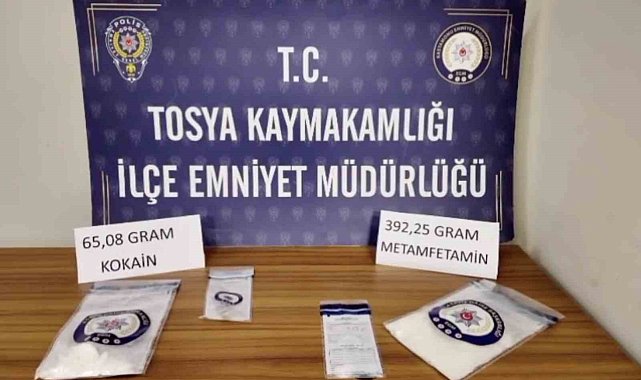 Durdurulan araçtan uyuşturucu çıktı: 2 tutuklama