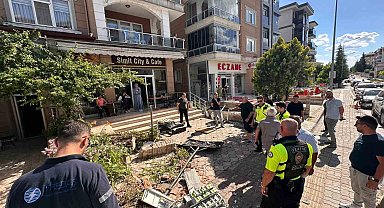 Edirne'de faciadan dönüldü: Freni boşalan kamyon iki araca ardından duvara çarptı