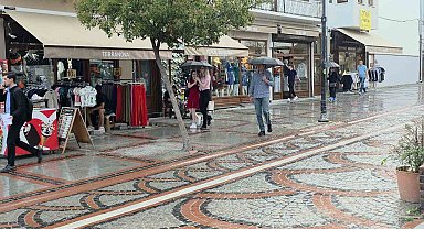 Edirne'de vatandaşlar yağmurun tadını çıkardı