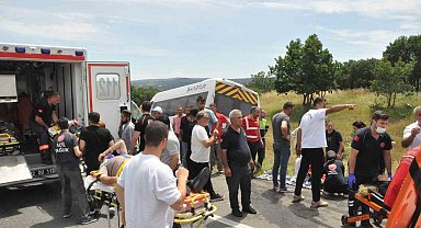Edirne'de yolcu minibüsü tıra çarptı: 16 yaralı