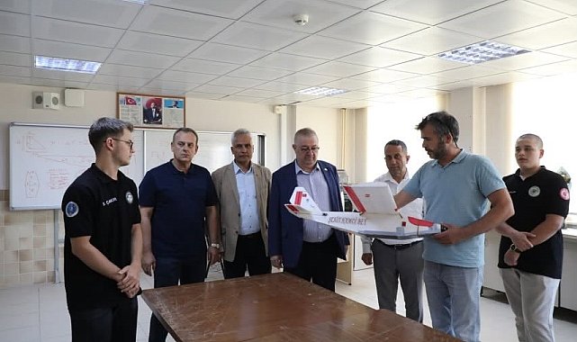 Edremit Anadolu İmam Hatip Lisesinin dünya şampiyonu İHA takımlarına Başkan Ertaş'tan teknoloji desteği