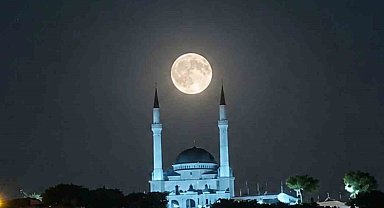 Edremit'te dolunay ve Ulu Cami buluşması görsel şölen sundu